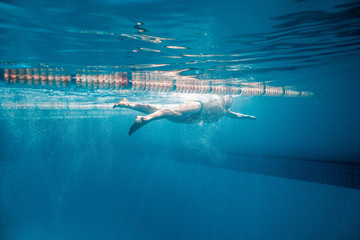 underwater picture of male swimmer swimming i swimming pool