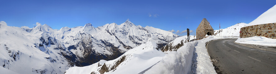 Fototapeta na wymiar Alps mountains panorama