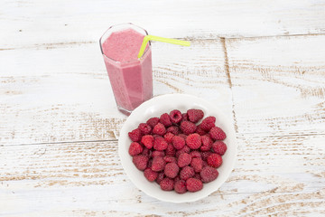 smoothe with raspberries
