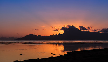 coucher de soleil polynésien © Temanu