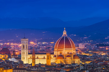 Fototapeta premium Florence et le Duomo la nuit, Toscane en Italie