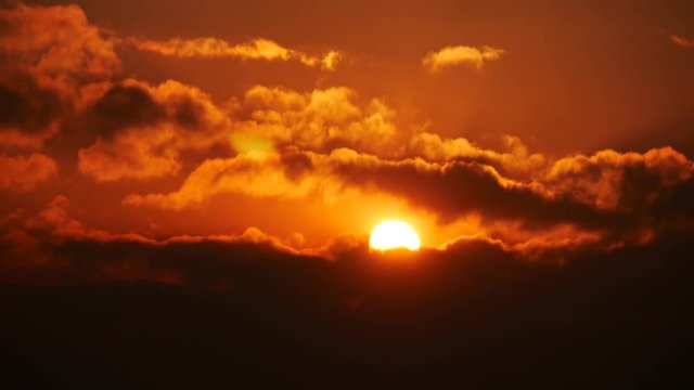 Time lapse tramonto infuocato