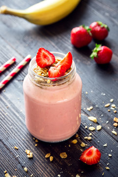 Strawberry and banana smoothie with granola