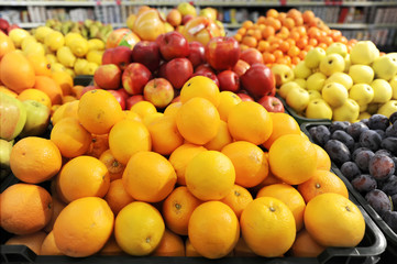 Naklejka na ściany i meble Fresh fruit on display at a farmer's market