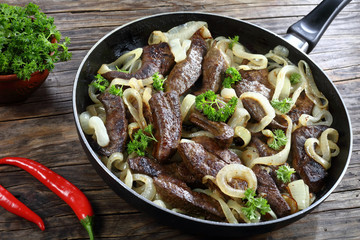 veal liver pieces fried with shallots rings