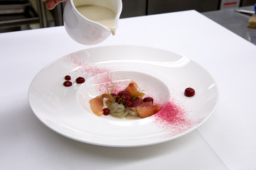 Hotel Eden Spiez | Speisekarte Herbst Topinambursuppe mit gebeitzem Saibling