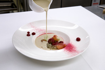 Hotel Eden Spiez | Speisekarte Herbst Topinambursuppe mit gebeitzem Saibling