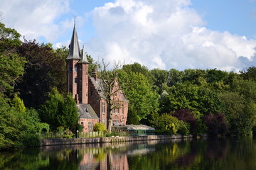 Fototapeta na wymiar Minnewater Lake of love with Kasteel Minnewater in Bruges, Belgium