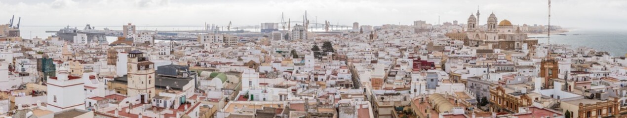 Fototapeta na wymiar Views of Cadiz, beautiful city in southern Spain