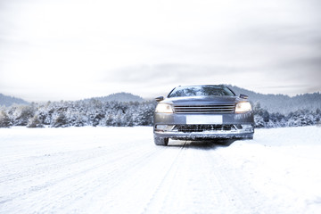 Obraz na płótnie Canvas winter car 