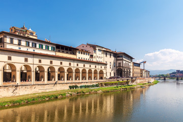 Fototapeta na wymiar Quay of the Arno River and the Uffizi Gallery in Florence