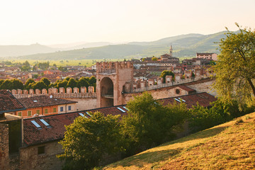 Fototapeta na wymiar View of beautiful medieval town of Soave