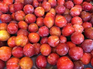 Many fresh peaches