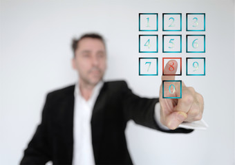 homme et clavier numérique virtuel bleu 