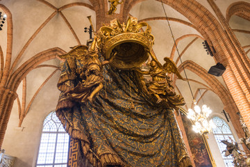 Insidan av den vackra Storkyrkan i Gamla stan, Stockholm
