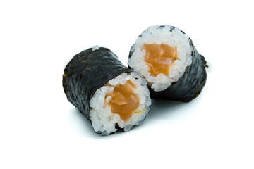 Maki Sushi Hoso maki-sushi isoliert freigestellt auf weißen Hintergrund, Freisteller © oxie99