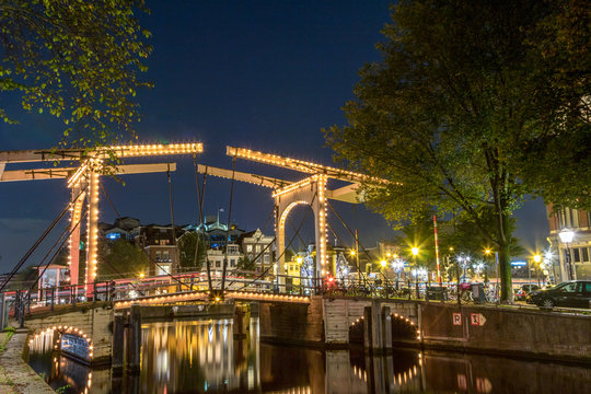 Illuminated bridge Nieuwe Herengracht / Amstel Amsterdam