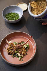 Lammchops mit couscoussalat