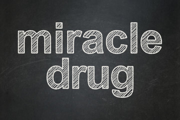 Obraz premium Medicine concept: text Miracle Drug on Black chalkboard background