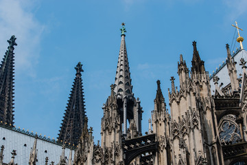 Fototapeta na wymiar Kölner Dom und die Hohenzollern Brücke mit der Skyline Köln