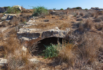 Раскопки развалин Царских гробниц в окреснстях города Пафос, Кипр.