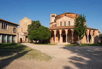 Fototapeta na wymiar Isla de Torcello en Venecia. Iglesia de Santa Fosca y Santa María Asunta de Torcello