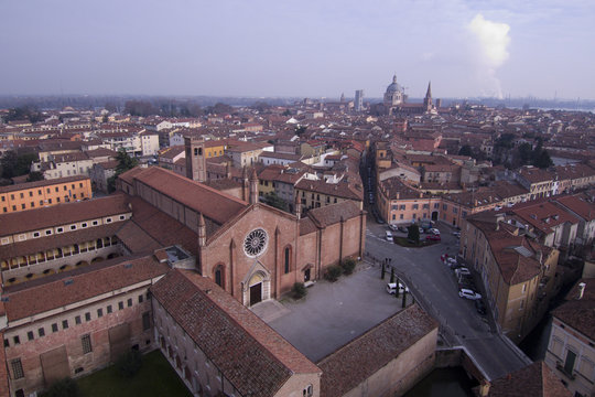 Mantova, veduta chiesa San Francesco, via F.lli Bandiera