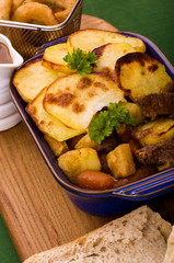 Beef in Irish Stout Stew
A dish of Beef in Irish stout with a topping of sliced potatoes
