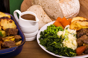 Beef in Irish Stout Stew
A dish of Beef in Irish stout with a topping of sliced potatoes
