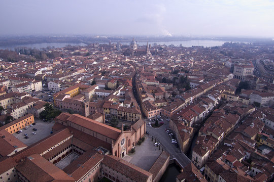 Mantova, veduta chiesa San Francesco, via F.lli Bandiera