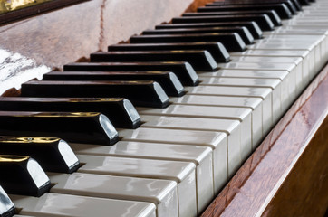 Piano keyboard with selective focus and blurred background.