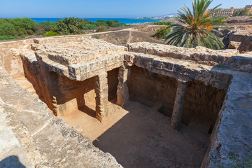 Раскопки развалин Царских гробниц в окреснстях города Пафос, Кипр.