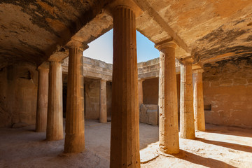 Раскопки развалин Царских гробниц в окреснстях города Пафос, Кипр.