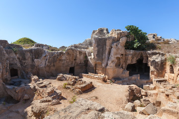 Раскопки развалин Царских гробниц в окрестностях города Пафос, Кипр.