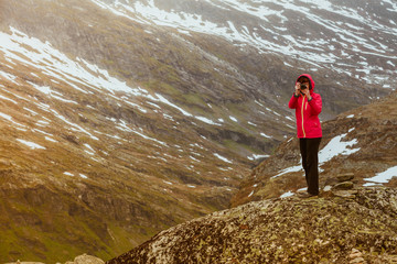 Obraz premium Tourist taking photo from Dalsnibba viewpoint Norway