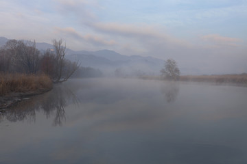 riflessi sul fiume adda in una mattina invernale