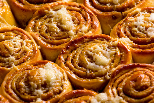 Cinnamon rolls baked and ready to eat.
