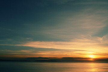 Naklejka na ściany i meble Ocean Sunset With Vibrant Sky