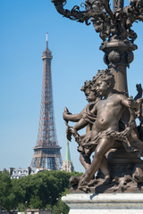 Pont Alexandre III und Eiffelturm in Paris, Frankreich