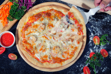 Italian Gourmet - Seafood Pizza with Chesse