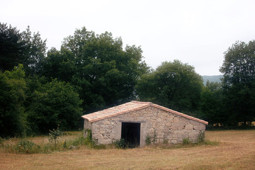 Obraz premium Stone building sunk into the earth, South of France