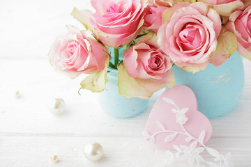 Obraz na płótnie Canvas flowers in a vase. valentines day decoration