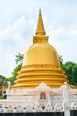 Fototapeta premium Golden buddhist dagoda or stupa monument