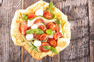 tomato,zucchini and mozzarelle quiche