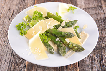 asparagus with cheese