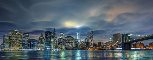 Obraz na płótnie Canvas View of Manhattan with clouds