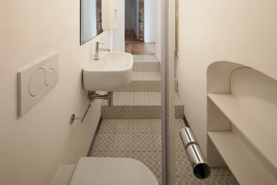 Modern bathroom with floor tiles