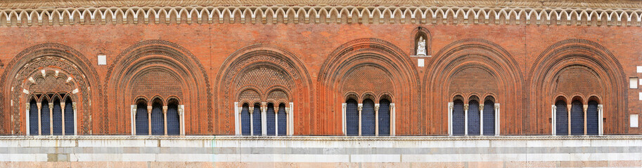 Piacenza, palazzo del comune, dettaglio