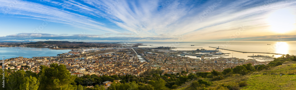 1000_F_188809875_GxCGNXugHaJWDpSEFnoS43LqQ1hJn6fu.jpg