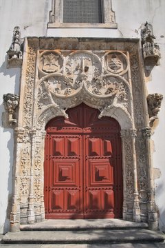Portugal, d&eacute;tails du portail moyen&acirc;geux de l'&eacute;glise de Balatha